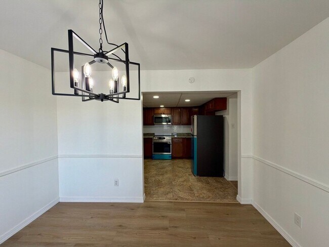 Building Photo - 605 Cobble Creek Curv