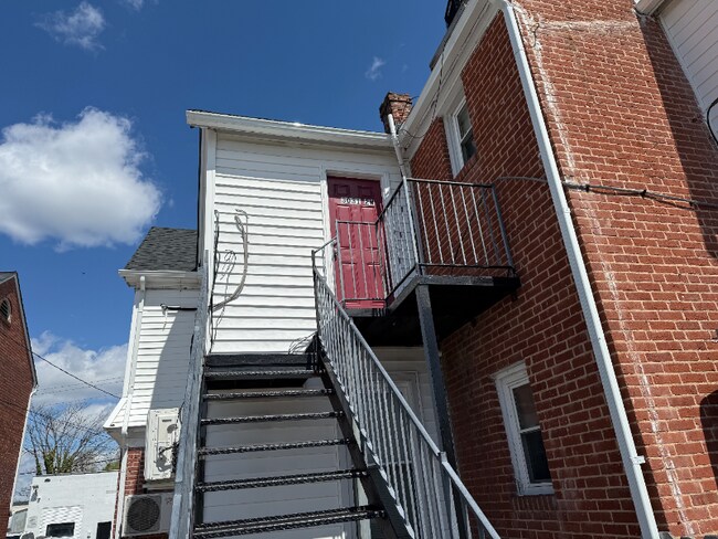 Building Photo - 3031 Hamilton Ave