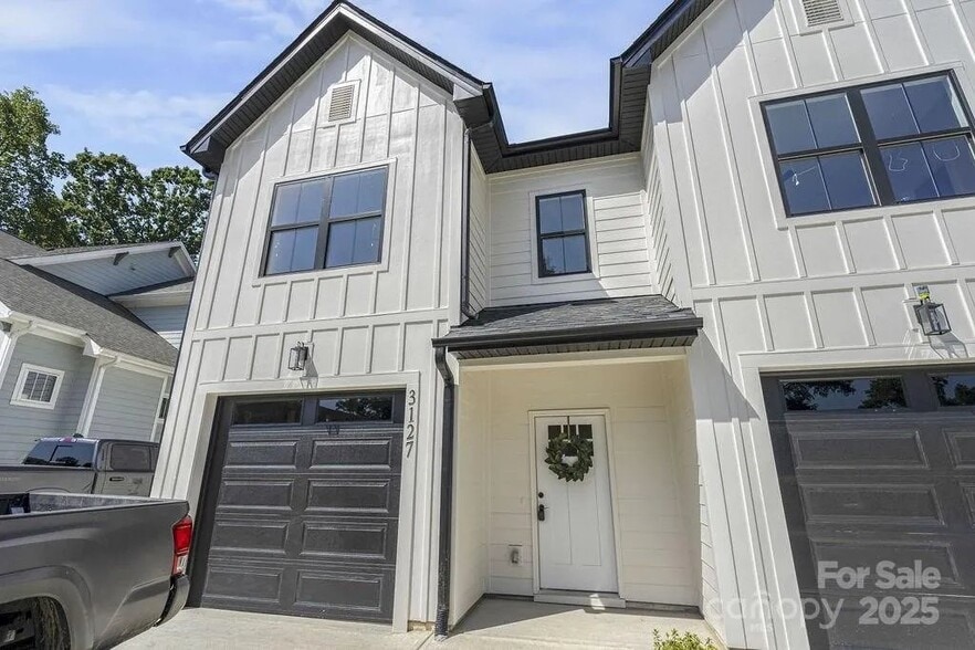 Building Photo - 3127 Columbus Cir