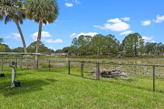 Building Photo - 2622 Hibiscus Ct