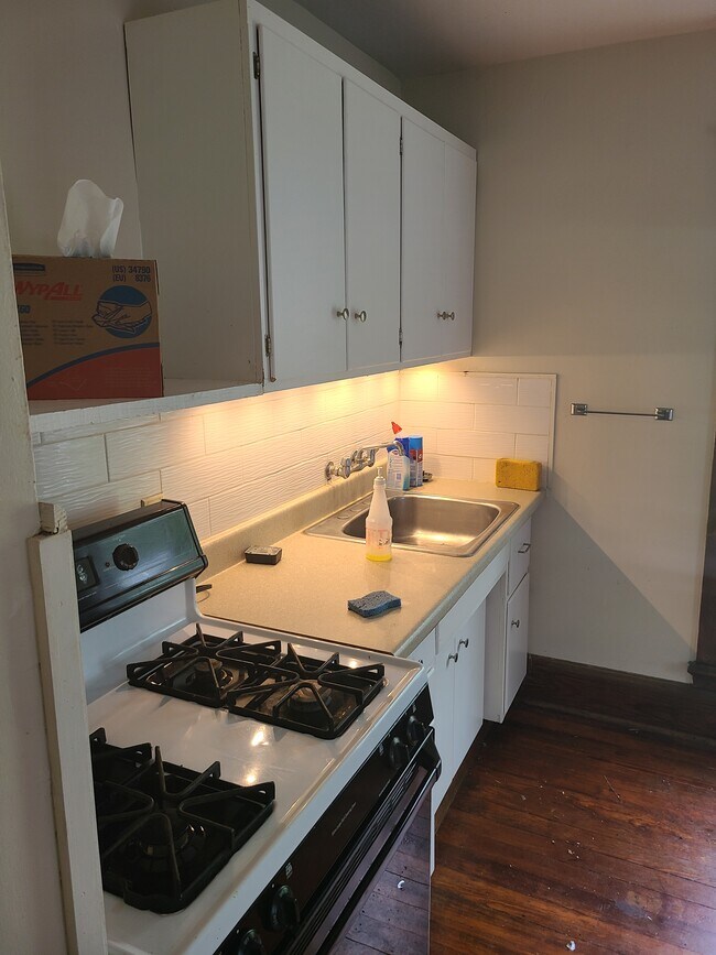 Building Photo - 460 S Main St