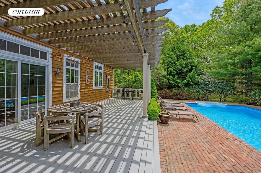 Building Photo - 5 Van Scoys Path E