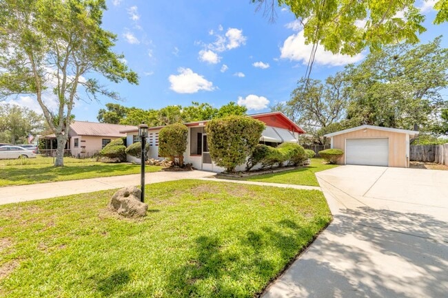 Building Photo - 2/1 plus bonus room in Holly Hill