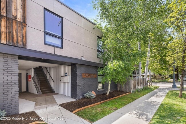 Building Photo - 250 S Original St