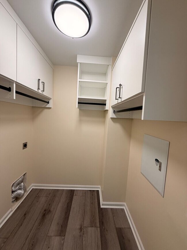 Building Photo - 42 Kilverstone Way