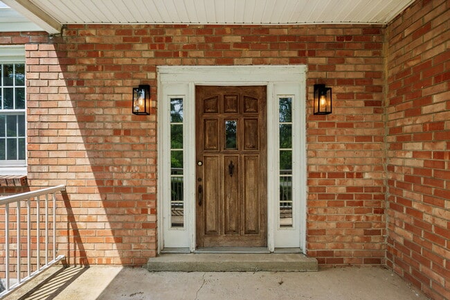 Building Photo - 1155 Ridge Hill Rd