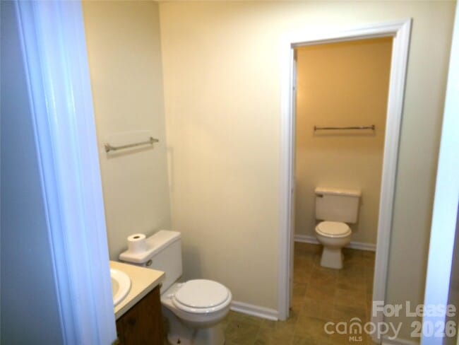 Building Photo - 100 Fairway St