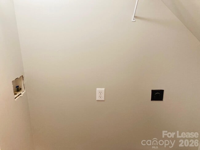 Building Photo - 7781 Red Robin Trail