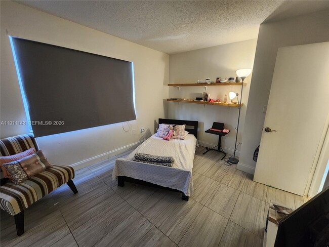 Building Photo - 3944 NE 167th St