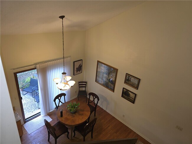 Building Photo - 26 Treetop Dr