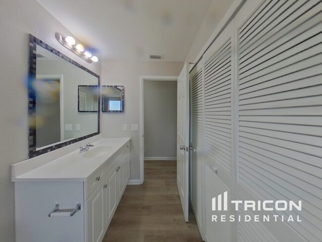 Building Photo - 1519 Carter Oaks Dr