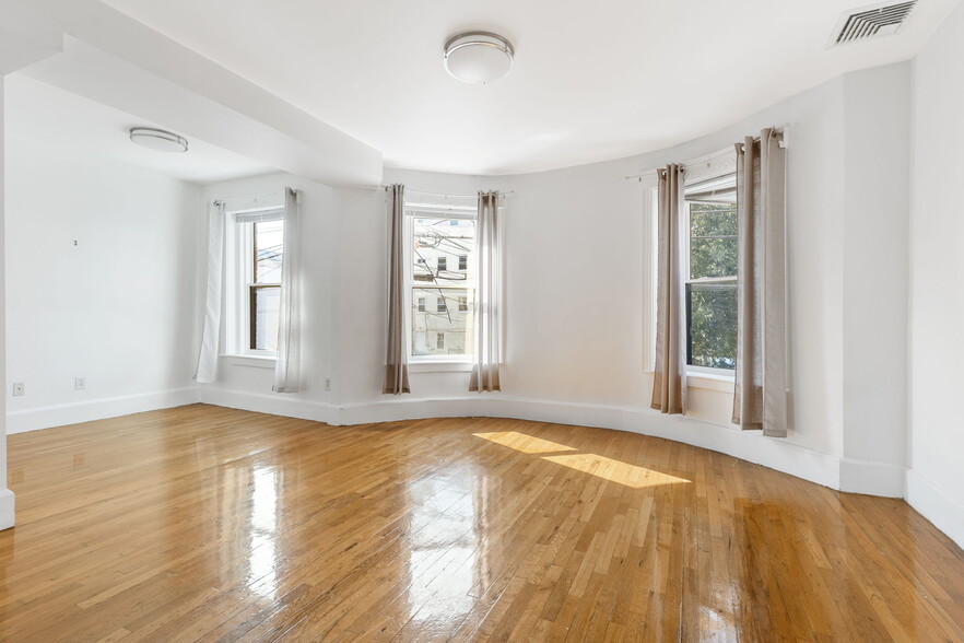 Primary Photo - 43 Cameron St