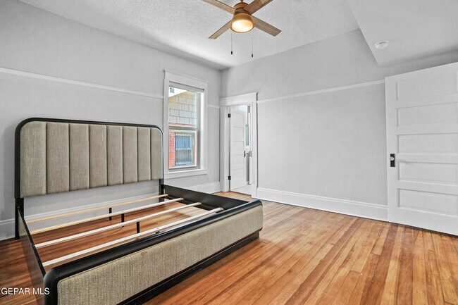 Building Photo - 305 E River Ave