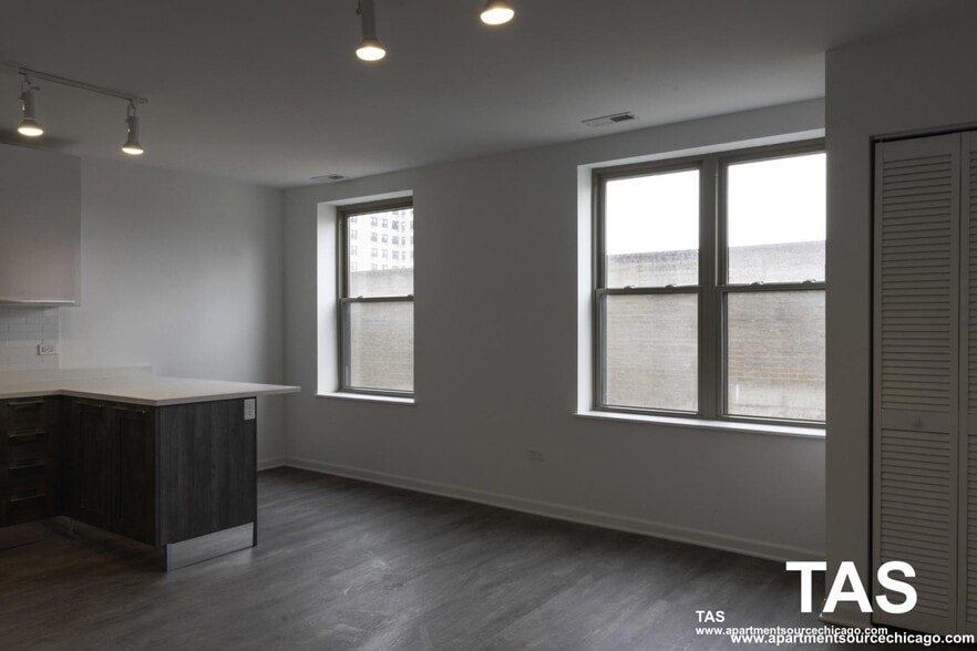 Building Photo - 940 W Winona St