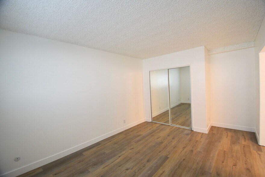 Building Photo - 12255 Burbank Blvd
