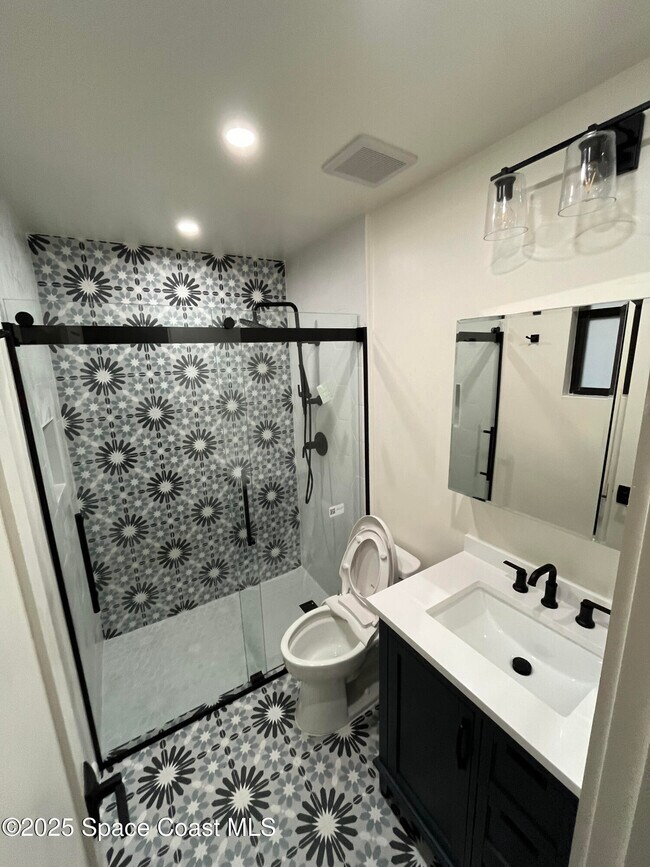 Building Photo - 2245 Sunset Ave