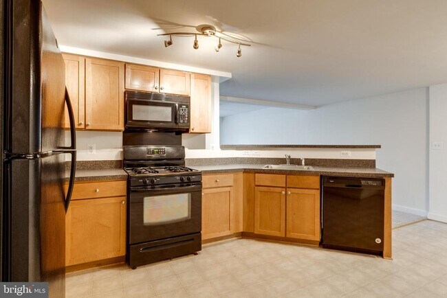 Building Photo - 1501 Van Dorn St