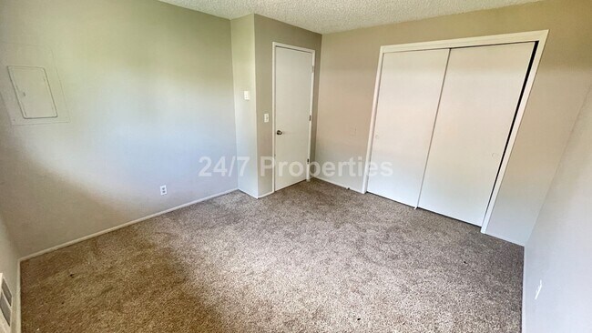Building Photo - 2023-12573MF