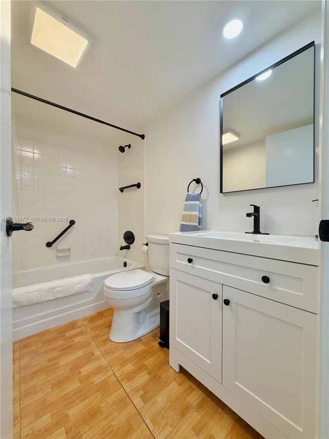 Building Photo - 1203 Bahama Bend