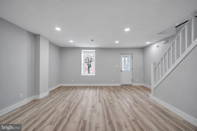 Building Photo - 123 Ford St