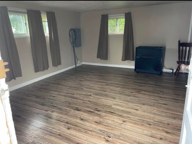 Building Photo - 411 W Main St