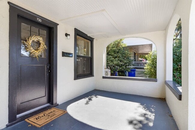 Building Photo - 713 1/2 Johnson Ave