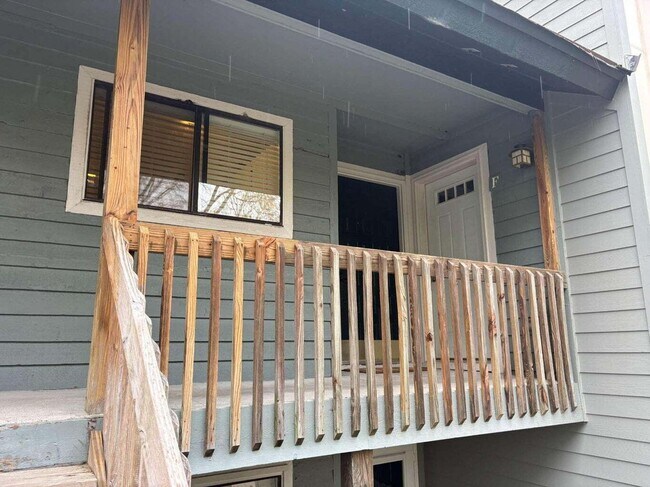 Building Photo - 1161 Shadow Lake Cir