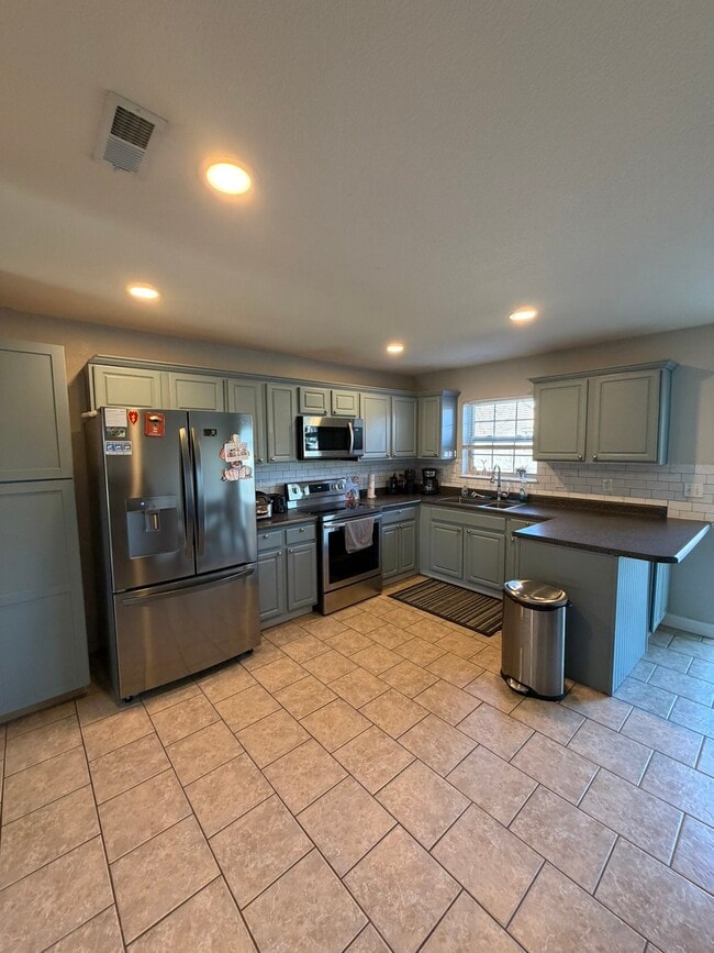 Building Photo - 21935 Lafayette Rd