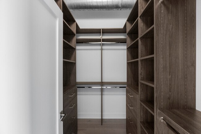 Building Photo - 17 S Loomis St