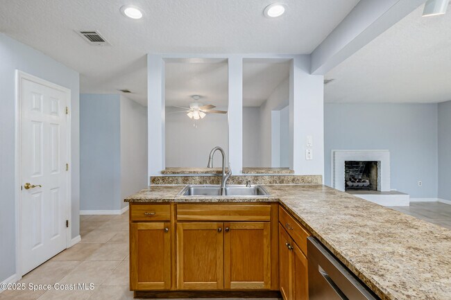 Building Photo - 460 Carissa Dr