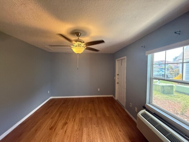 Building Photo - 843 Caribbean Dr
