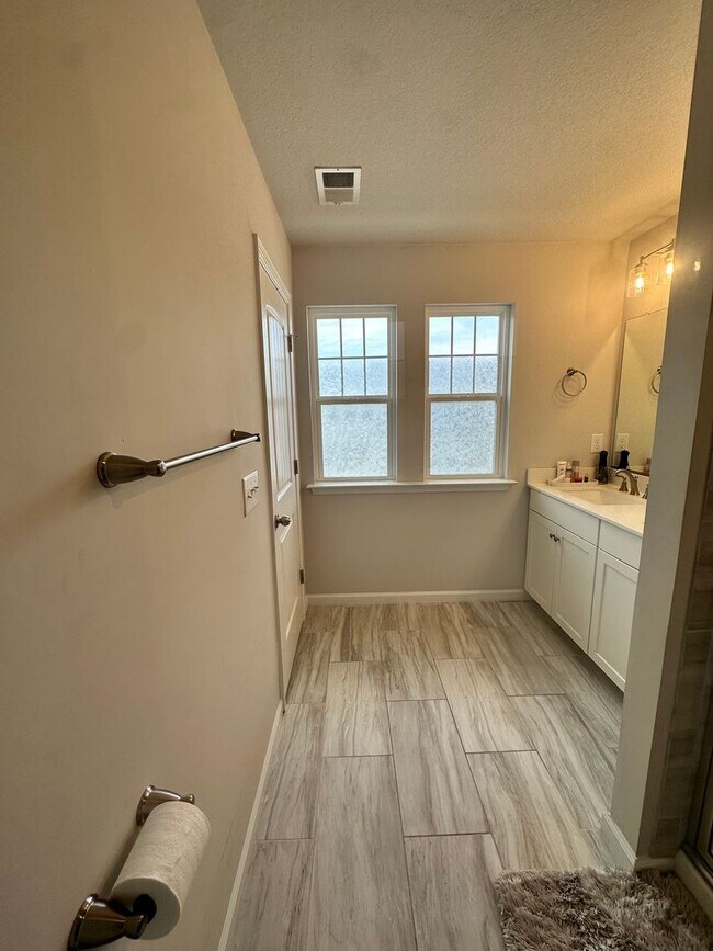 Building Photo - New construction 3 bedroom, 3.5 bathroom c...