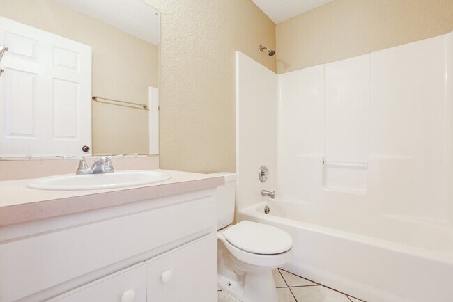 Building Photo - 2429 Vedado St
