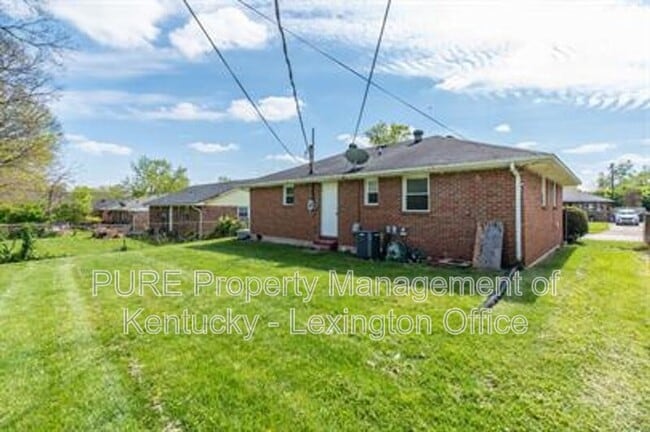Building Photo - 633 Carver Rd