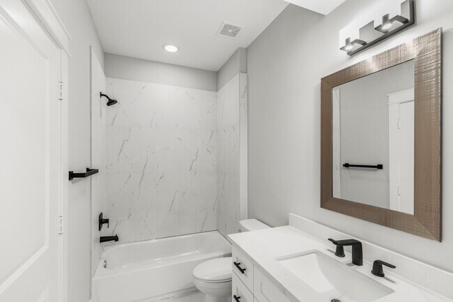 Building Photo - 1421 W 23rd St