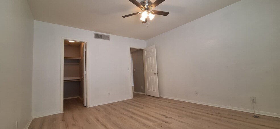 Building Photo - 1455 E Katie Ave