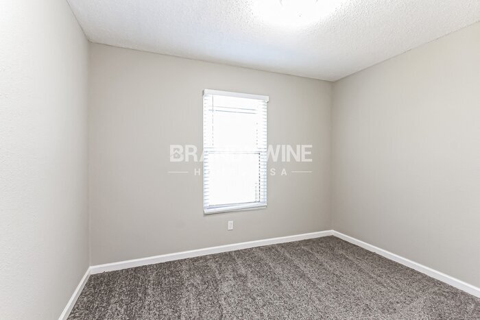 Building Photo - 944 Streamside Dr