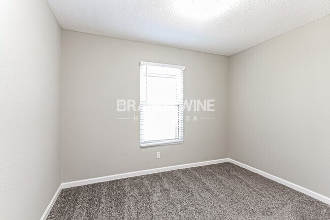 Building Photo - 944 Streamside Dr