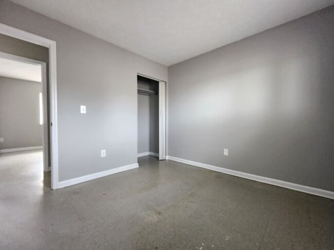 Building Photo - 1784 Lisle Ave