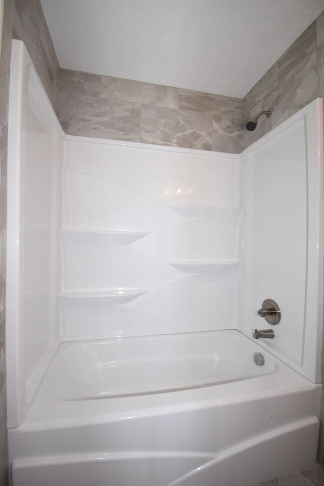 Building Photo - Renovate Dog Friendly Home For Rent Near Cunningham Lane!