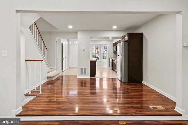 Building Photo - 7000 Ducketts Ln