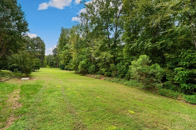 Building Photo - Beautifully Remodeled 3 Bedroom + 2 Full Bath Home!