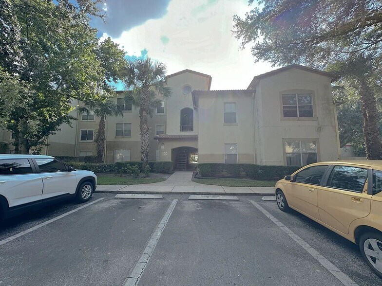 Building Photo - 827 Camargo Way