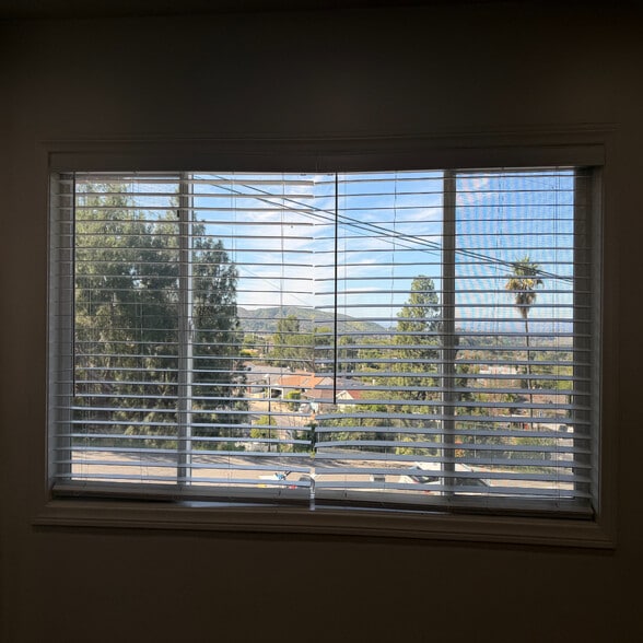 Building Photo - 11068 Plainview Ave