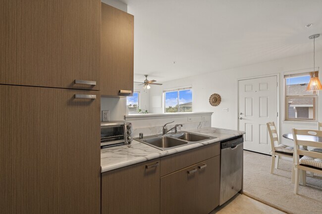 Building Photo - 51 Kihalani St