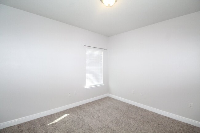 Building Photo - Coming Soon! Pet-Friendly 3-Bed Home with ...