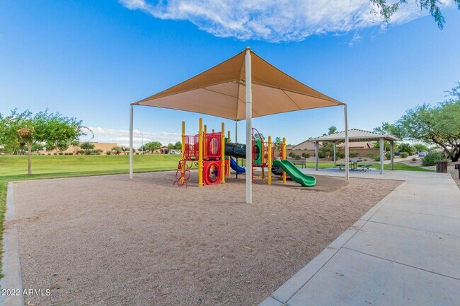 Building Photo - Maricopa Meadows