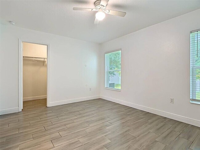 Building Photo - 3040 Lakes Crest Ave