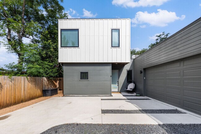 Building Photo - 4407 Merle Dr