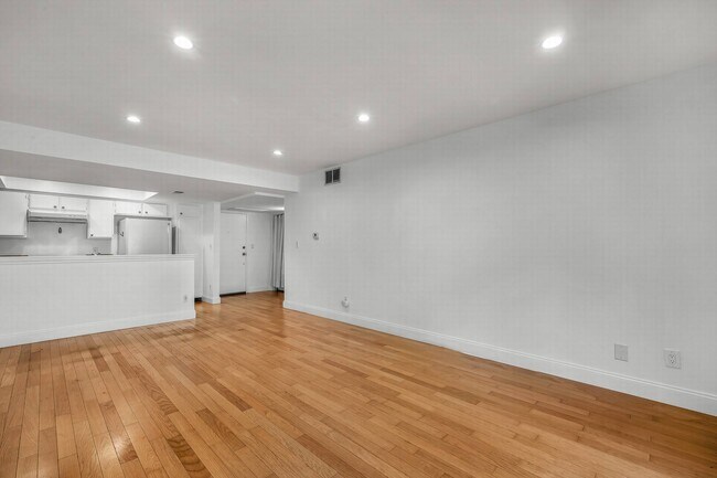 Building Photo - 2700 Cahuenga Blvd E